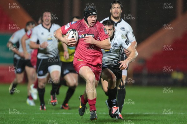 011114 Scarlets v Zebre - Guinness Pro 12 -James Davies breaks for Scarlets