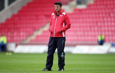 121019 - Scarlets v Zebre Rugby - Guinness PRO14 - Scarlets Head Coach Brad Mooar