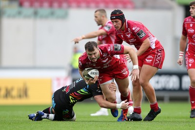 121019 - Scarlets v Zebre Rugby - Guinness PRO14 - Steff Hughes of Scarlets is tackled by Jamie Elliott of Zebre