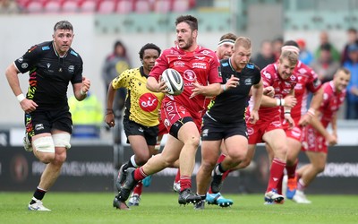 121019 - Scarlets v Zebre Rugby - Guinness PRO14 - Marc Jones of Scarlets makes a break