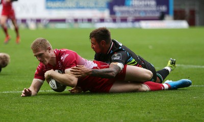 121019 - Scarlets v Zebre Rugby - Guinness PRO14 - Johnny McNicholl of Scarlets scores a try in the last seconds of the match