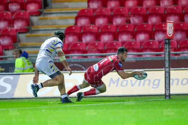 151022 - Scarlets v Zebre Parma - United Rugby Championship - Ryan Conbeer of Scarlets scores a try in the final minutes 