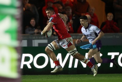 200326 - Scarlets v Zebre Parma - United Rugby Championship - Jarrod Taylor of Scarlets makes a break to score a try