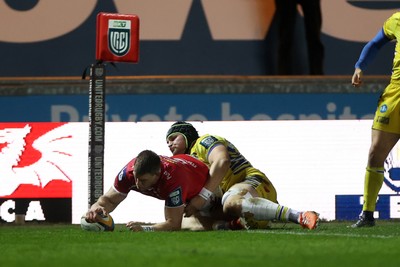 200326 - Scarlets v Zebre Parma - United Rugby Championship - Jarrod Taylor of Scarlets dives over the line to score a try