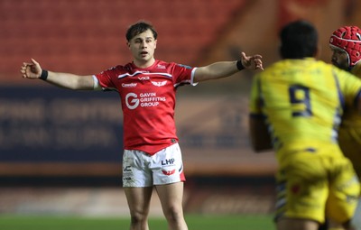 200326 - Scarlets v Zebre Parma - United Rugby Championship - Carwyn Leggatt-Jones of Scarlets 