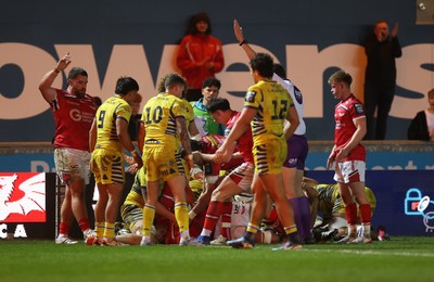 200326 - Scarlets v Zebre Parma - United Rugby Championship - Sam Lousi of Scarlets scores a try