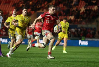 200326 - Scarlets v Zebre Parma - United Rugby Championship - Jarrod Taylor of Scarlets runs in to score a try