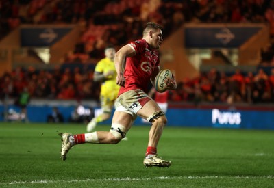 200326 - Scarlets v Zebre Parma - United Rugby Championship - Jarrod Taylor of Scarlets runs in to score a try