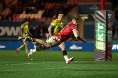 200326 - Scarlets v Zebre Parma - United Rugby Championship - Jarrod Taylor of Scarlets runs in to score a try