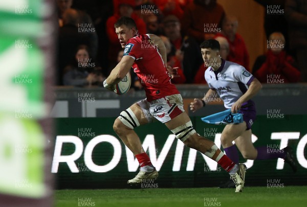 200326 - Scarlets v Zebre Parma - United Rugby Championship - Jarrod Taylor of Scarlets makes a break to score a try