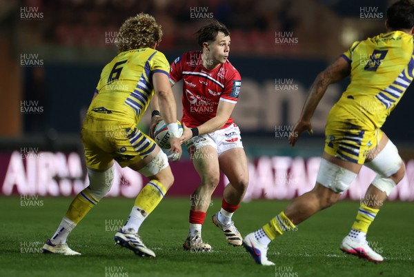 200326 - Scarlets v Zebre Parma - United Rugby Championship - Carwyn Leggatt-Jones of Scarlets 