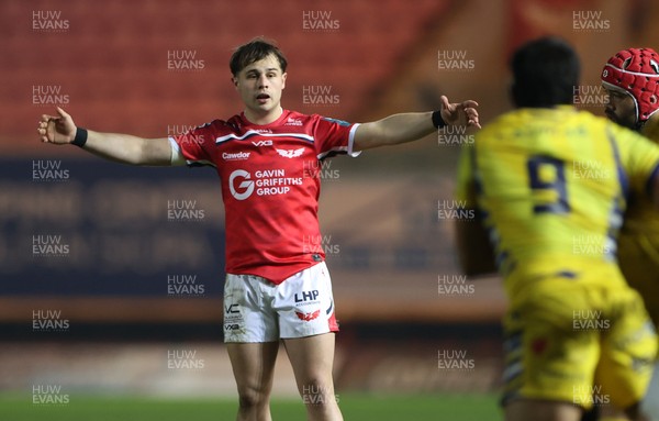 200326 - Scarlets v Zebre Parma - United Rugby Championship - Carwyn Leggatt-Jones of Scarlets 