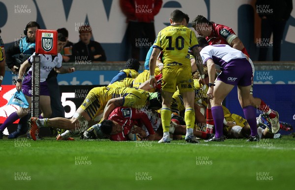 200326 - Scarlets v Zebre Parma - United Rugby Championship - Sam Lousi of Scarlets scores a try