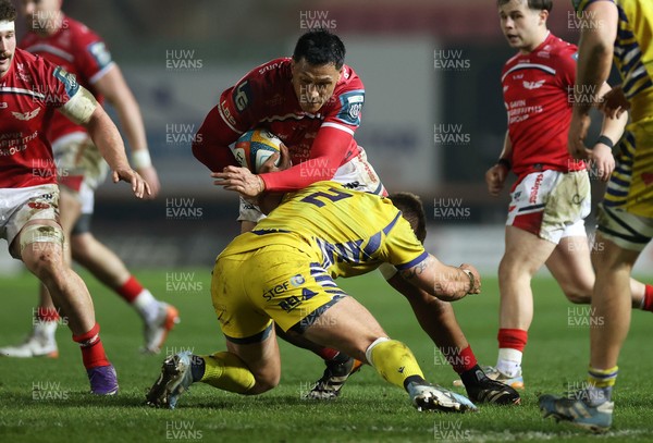 200326 - Scarlets v Zebre Parma - United Rugby Championship - Sam Lousi of Scarlets is tackled by Giampietro Ribaldi of Zebre 