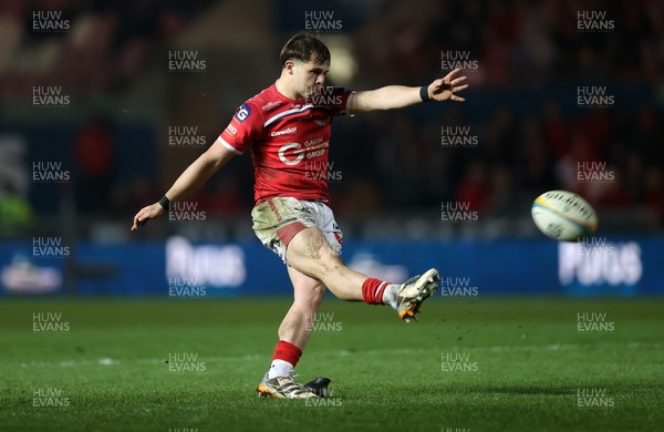 200326 - Scarlets v Zebre Parma - United Rugby Championship - Carwyn Leggatt-Jones of Scarlets kicks the conversion