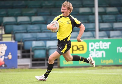 11.07.10.. South Wales Scorpions v Gateshead Thunder, The Co-operative Championship Div 1 -  Scorpions Lewis Reece races in to score try 