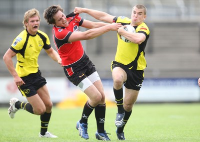 11.07.10.. South Wales Scorpions v Gateshead Thunder, The Co-operative Championship Div 1 -  Scorpions Elliot Kear holds off Gateshead's Matt Garside  