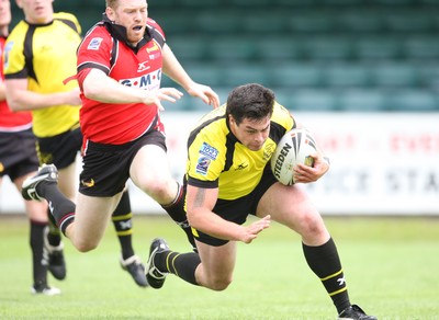 11.07.10.. South Wales Scorpions v Gateshead Thunder, The Co-operative Championship Div 1 -  Scorpions Alan Pope races in to score try 