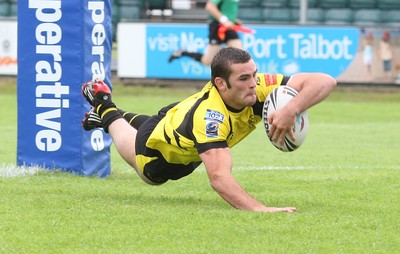 11.07.10.. South Wales Scorpions v Gateshead Thunder, The Co-operative Championship Div 1 -  Scorpions Steve Parry dives in to score try 