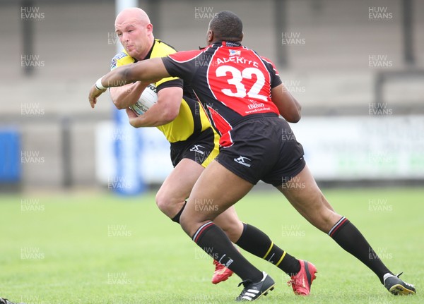 11.07.10.. South Wales Scorpions v Gateshead Thunder, The Co-operative Championship Div 1 -  Scorpions Geraint Davies takes on Gateshead's Ade Aderiye  