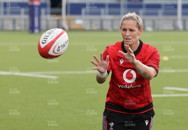 200923 - Scotland Women and Wales Women Combined Training Session - Kerin Lake warms up for a combined training session with Scotland in Edinburgh