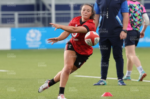 200923 - Scotland Women and Wales Women Combined Training Session - Megan Davies warms up for a combined training session with Scotland in Edinburgh