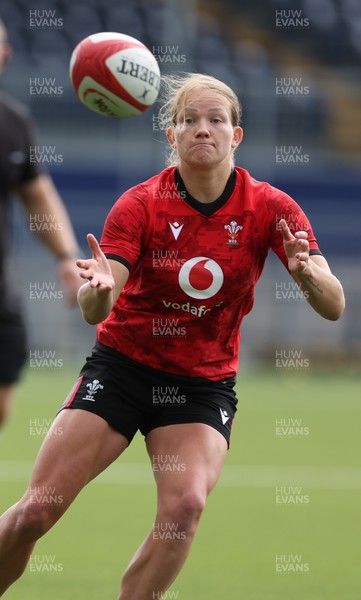 200923 - Scotland Women and Wales Women Combined Training Session - Carys Cox during a combined training session with Scotland in Edinburgh