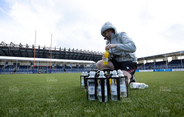 200923 - Scotland Women and Wales Women Combined Training Session - Eve Holcombe prepares drinks during a combined training session with Scotland in Edinburgh