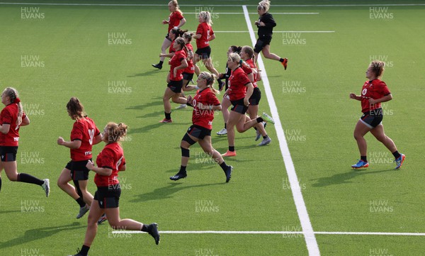 200923 - Scotland Women and Wales Women Combined Training Session -The Wales team warm up during a combined training session against Scotland in Edinburgh