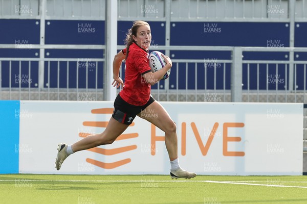 200923 - Scotland Women and Wales Women Combined Training Session - Nel Metcalfe during a combined training session in Edinburgh