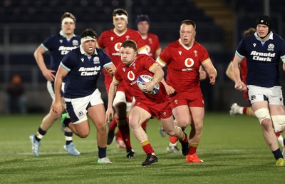 070325 - Scotland U20s v Wales U20s - U20s 6 Nations Championship - Tom Bowen of Wales makes a break