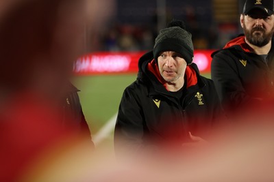 070325 - Scotland U20s v Wales U20s - U20s 6 Nations Championship - Wales Head Coach Richard Whiffin speaks to the team at full time