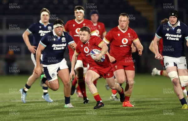 070325 - Scotland U20s v Wales U20s - U20s 6 Nations Championship - Tom Bowen of Wales makes a break