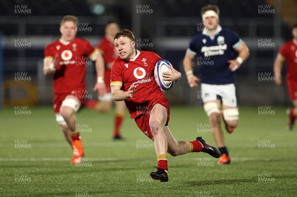 070325 - Scotland U20s v Wales U20s - U20s 6 Nations Championship - Tom Bowen of Wales makes a break