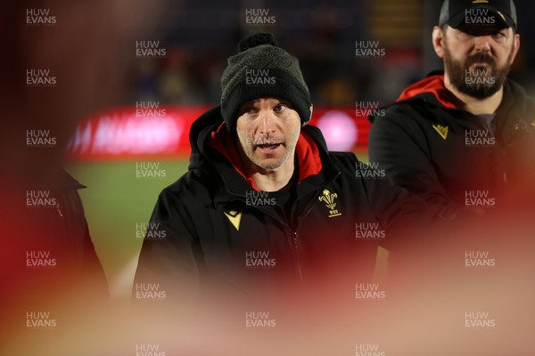 070325 - Scotland U20s v Wales U20s - U20s 6 Nations Championship - Wales Head Coach Richard Whiffin speaks to the team at full time