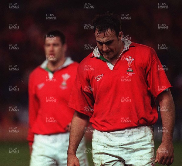 060299 - Scotland v Wales - Five Nations - Chris Wyatt (R) and Mike Voyle of Wales leave the field dejected