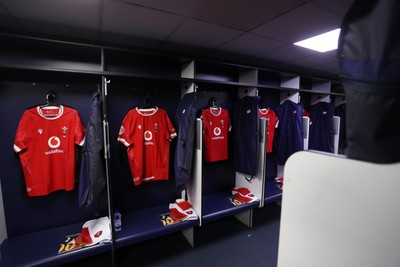 080325 - Scotland v Wales - Guinness 6 Nations Championship - Wales dressing room before the game