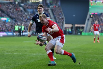 080325 - Scotland v Wales - Guinness 6 Nations Championship - Blair Murray of Wales gets his hands on the ball to score a try