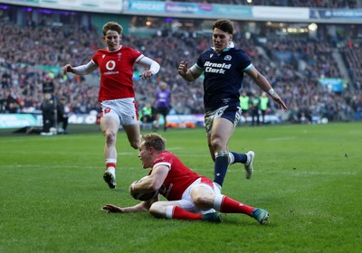 080325 - Scotland v Wales - Guinness 6 Nations Championship - Blair Murray of Wales gets his hands on the ball to score a try