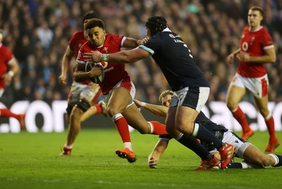 080325 - Scotland v Wales - Guinness 6 Nations Championship - Ben Thomas of Wales beats Duhan van der Merwe and Zander Fagerson of Scotland to score a try