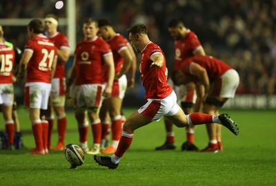 080325 - Scotland v Wales - Guinness 6 Nations Championship - Jarrod Evans of Wales kicks the conversion