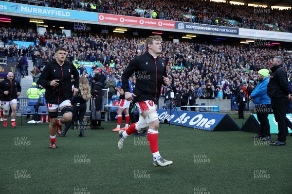 080325 - Scotland v Wales - Guinness 6 Nations Championship - Jac Morgan of Wales runs out