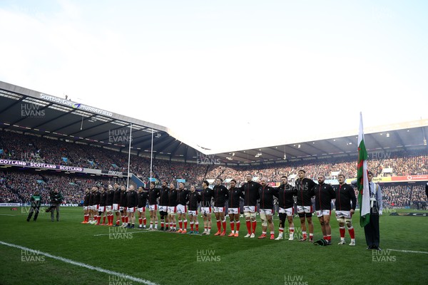 080325 - Scotland v Wales - Guinness 6 Nations Championship - Wales sing the anthem