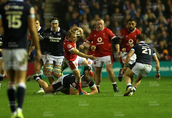 080325 - Scotland v Wales - Guinness 6 Nations Championship - Blair Murray of Wales makes a break