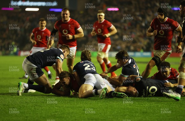 080325 - Scotland v Wales - Guinness 6 Nations Championship - Max Llewellyn of Wales scores a try