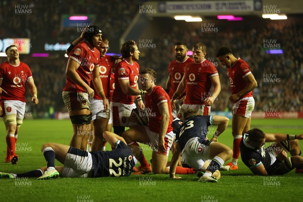 080325 - Scotland v Wales - Guinness 6 Nations Championship - Max Llewellyn of Wales scores a try