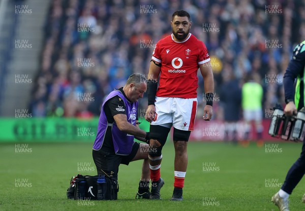 080325 - Scotland v Wales - Guinness 6 Nations Championship - Dr Geoff Davies, National Team Doctor and Taulupe Faletau of Wales 