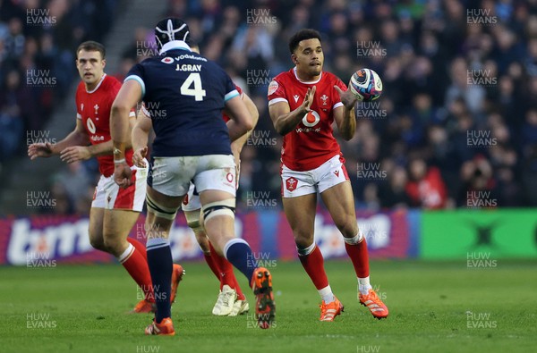 080325 - Scotland v Wales - Guinness 6 Nations Championship - Ben Thomas of Wales 