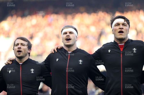 080325 - Scotland v Wales - Guinness 6 Nations Championship - Rhodri Williams, Aaron Wainwright and Teddy Williams sing the anthem