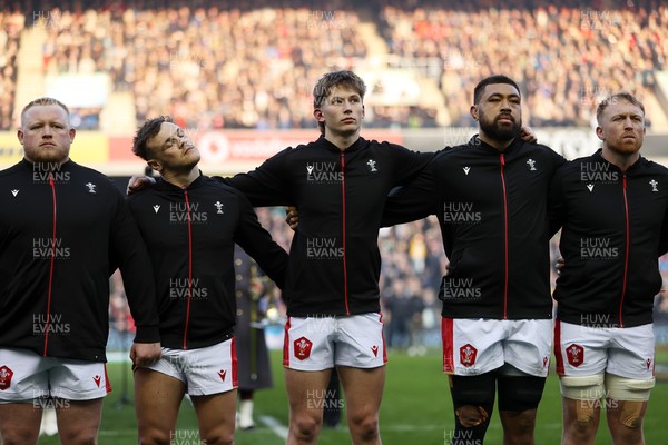 080325 - Scotland v Wales - Guinness 6 Nations Championship - Elliot Dee, Keiron Assiratti, Jarrod Evans, Ellis Mee, Taulupe Faletau and Tommy Reffell